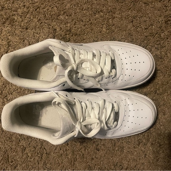 AF1 barely worn, slight scuffing on bottom! Feel free to make an offer!! - Picture 1 of 6